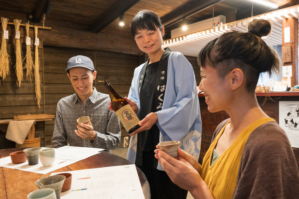 伝統ある酒蔵で日本酒に出会う — 酒蔵ツアーと常滑焼の酒器でテイスティング