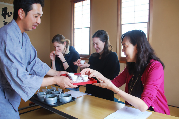 茶農家から学び、遊ぶ 日本茶文化体験