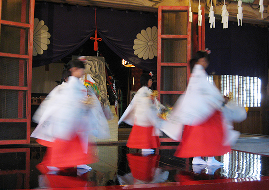Kagura dance(1)