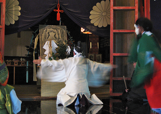 Kagura dance(2)