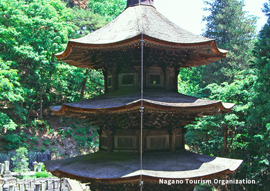 Three-storey, octagonal pagoda (National Treasure)