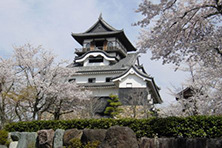 National Treasure Inuyama Castle and the Castle Town